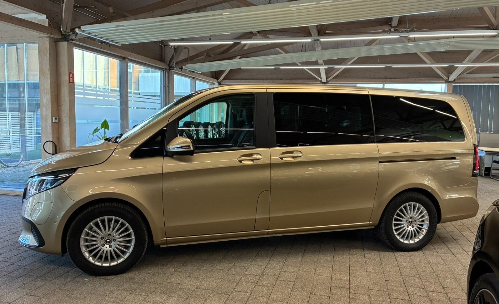 Mercedes-Benz EQV 300 L2 Avantgarde 90 kWh Nieuw Model 7-zit, Auto's, 12 maanden, Gebruikt, Overige kleuren, 2535 kg
