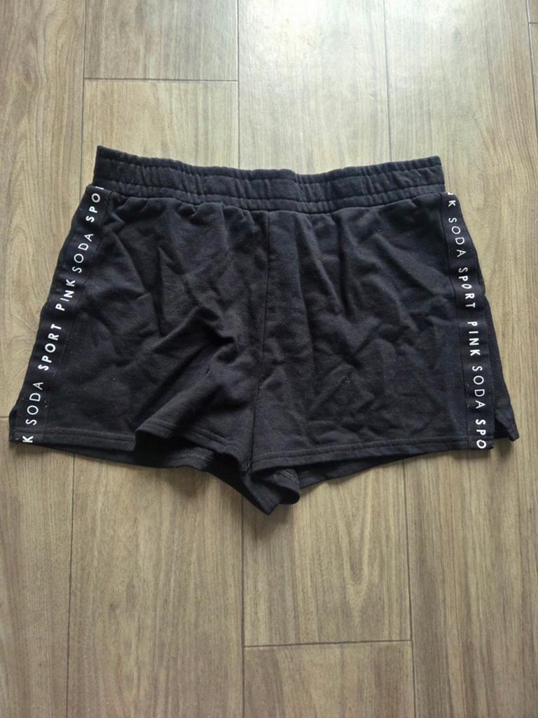 Zwarte shorts van Pink Soda Sports in maat 38, Kleding | Dames, Maat 38/40 (M), Kort, Zwart, Ophalen of Verzenden
