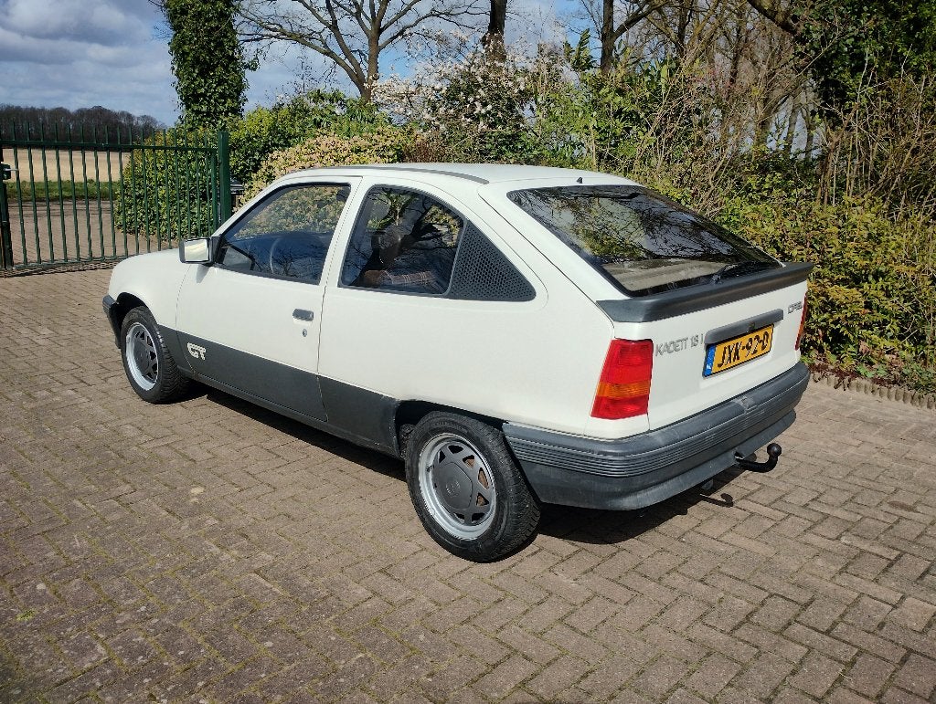 Opel 1985 1.8GT oldtimer apk tot 03-2028 boekjes aanwezig, foto 3