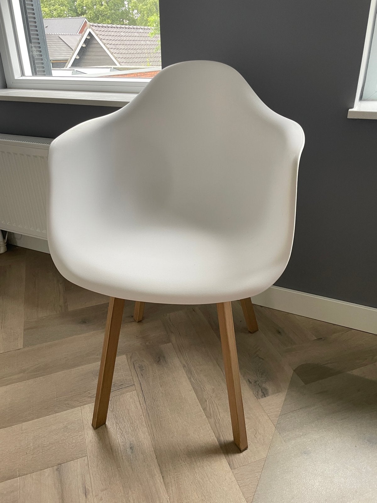 Leuke witte kuipstoel, Huis en Inrichting, Stoelen, Ophalen, Zo goed als nieuw, Wit, Eén