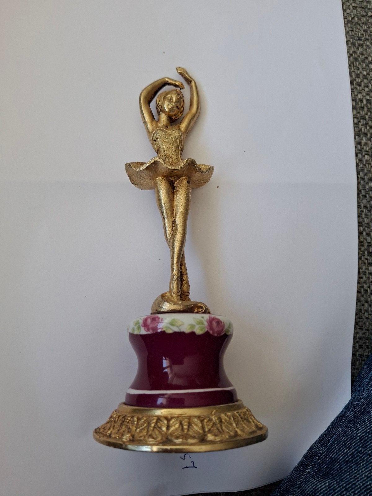 Vintage bronzen ballerina beeldje op porseleinen voet, Ophalen of Verzenden, Zo goed als nieuw, Mens