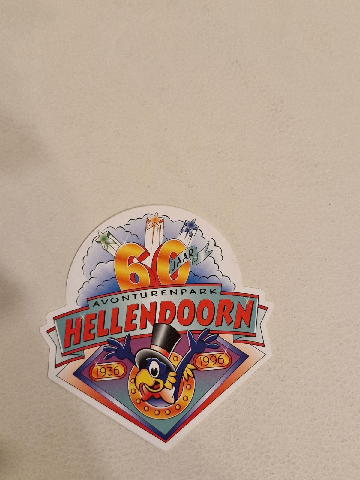 251 Avonturenpark Hellendoorn 60 Jaar Jubileum Sticker, Verzamelen, Ophalen of Verzenden, Zo goed als nieuw