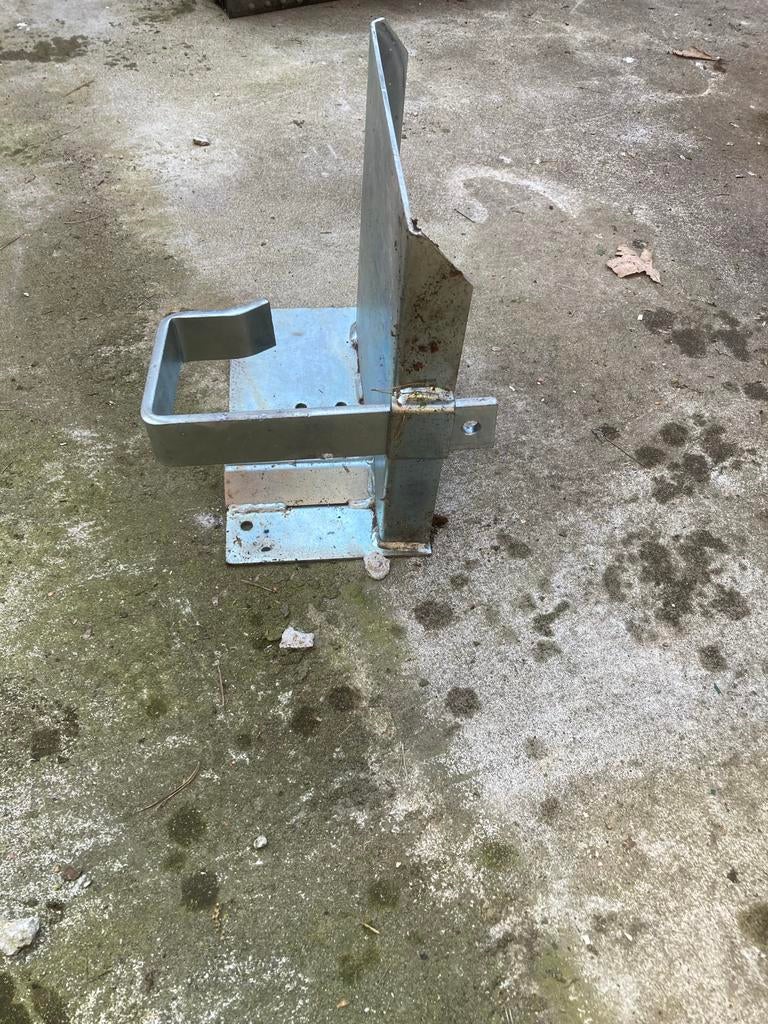 Slot voor zitmaaier bevestiging aan vloer, Ophalen of Verzenden, Gebruikt