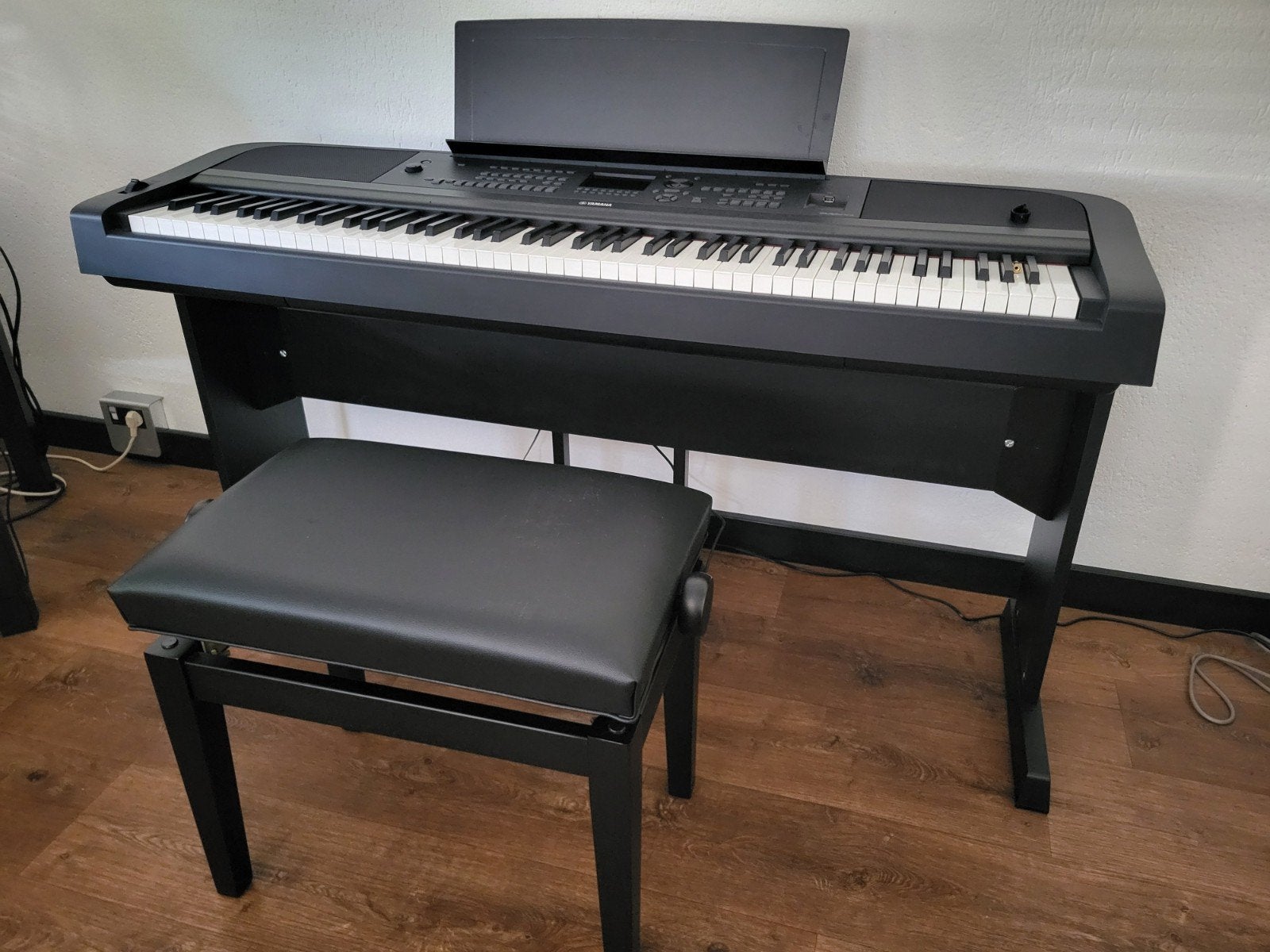 Yamaha PortableGrand DGX-670 Digitale Piano met Kruk, Muziek en Instrumenten, Piano's, Zo goed als nieuw, Zwart, Ophalen
