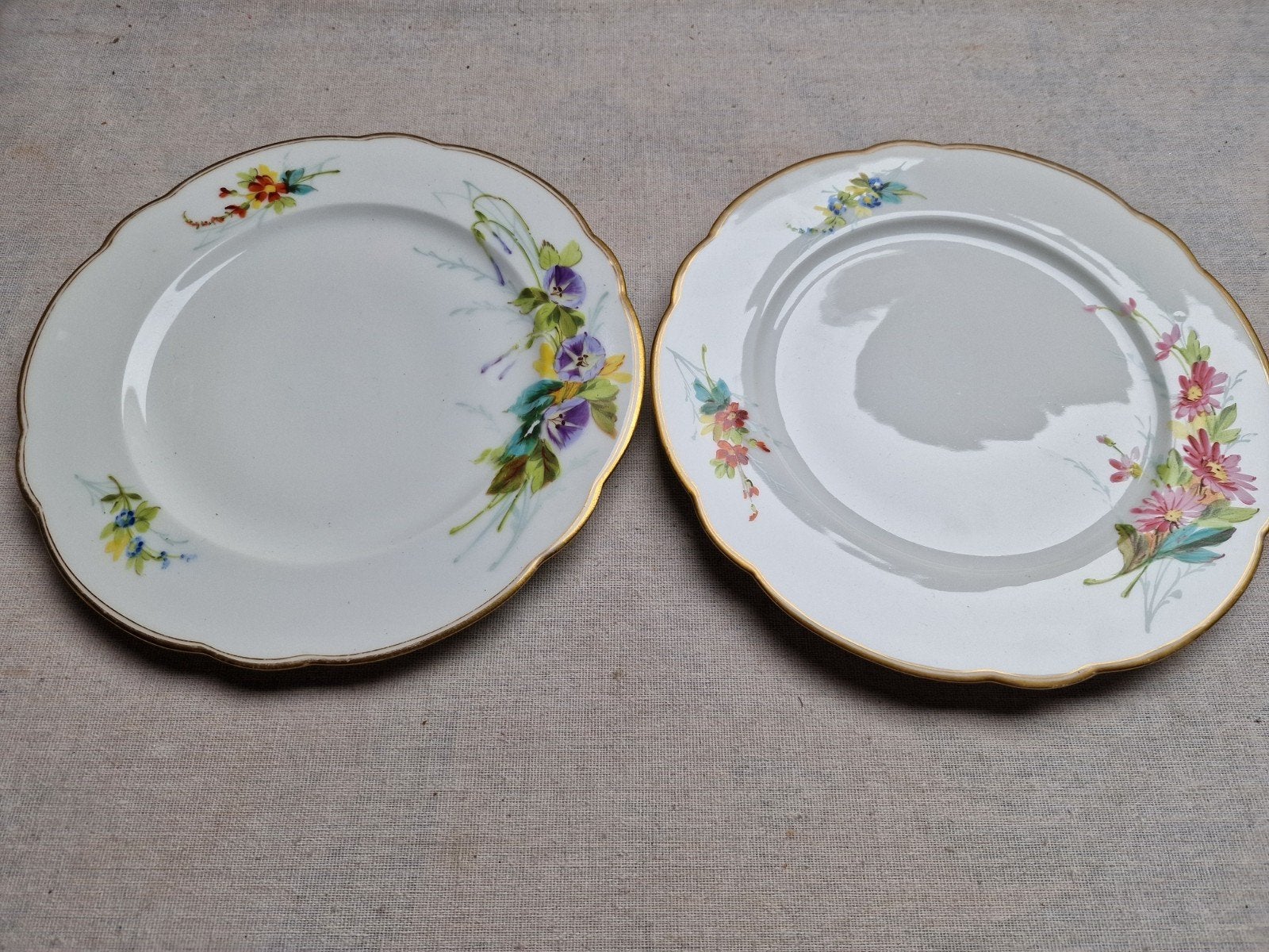Twee prachtige antieke gebloemde borden, Antiek en Kunst, Ophalen of Verzenden