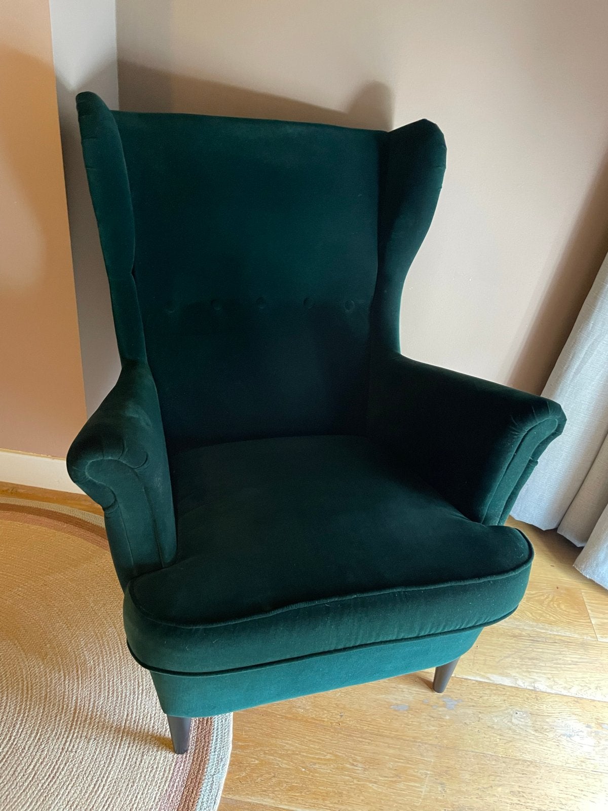 Velvet Donkergroene oorfauteuil - ikea strandmon stoel, Ophalen, 75 tot 100 cm, Zo goed als nieuw, Stof