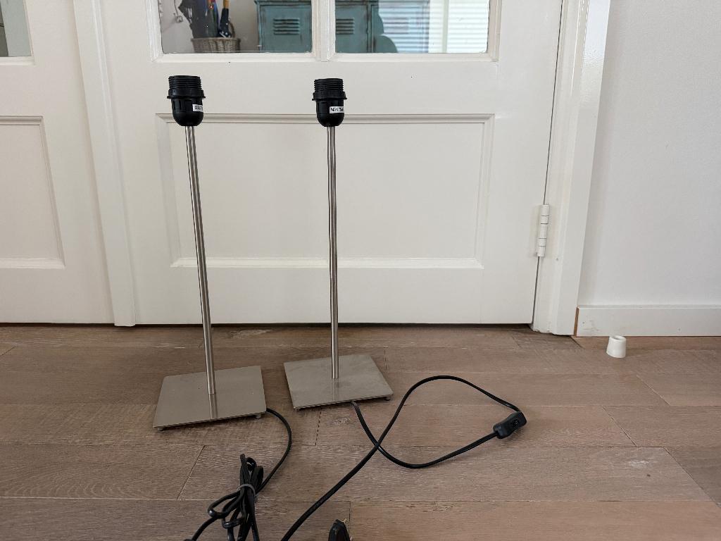 Lampenvoet (2 stuks), Huis en Inrichting, Lampen | Tafellampen, Gebruikt, Ophalen of Verzenden, Metaal, Modern