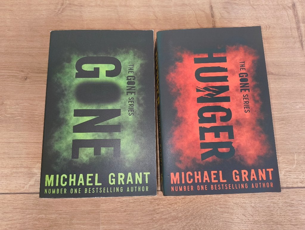 Gone (Engels) softcover deel 1 + 2, Ophalen of Verzenden, Gelezen, Michael Grant