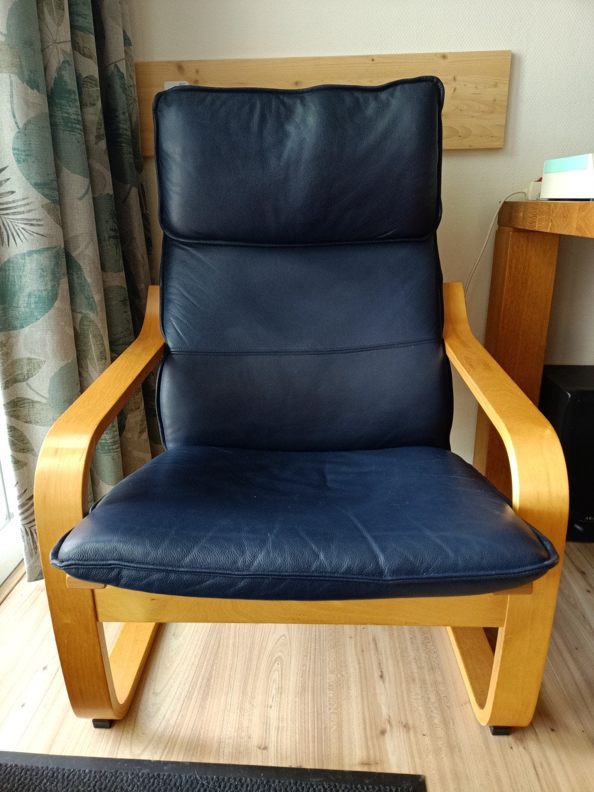IKEA Relaxstoel met blauw lederen kussens, Ophalen, Modern, Comfortabel, Gebruikt, Blauw