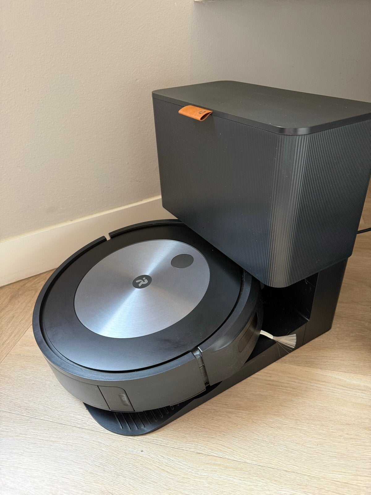 iRobot Roomba j7+ Robotstofzuiger met basestation, Witgoed en Apparatuur, Stofzuigers, Ophalen, IRobot, Automatisch legen, Zo goed als nieuw