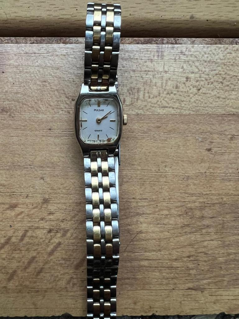 Pulsar Dameshorloge - Tweekleurig, Klassiek Design, Sieraden, Tassen en Uiterlijk, Horloges | Dames, Overige merken, Gebruikt