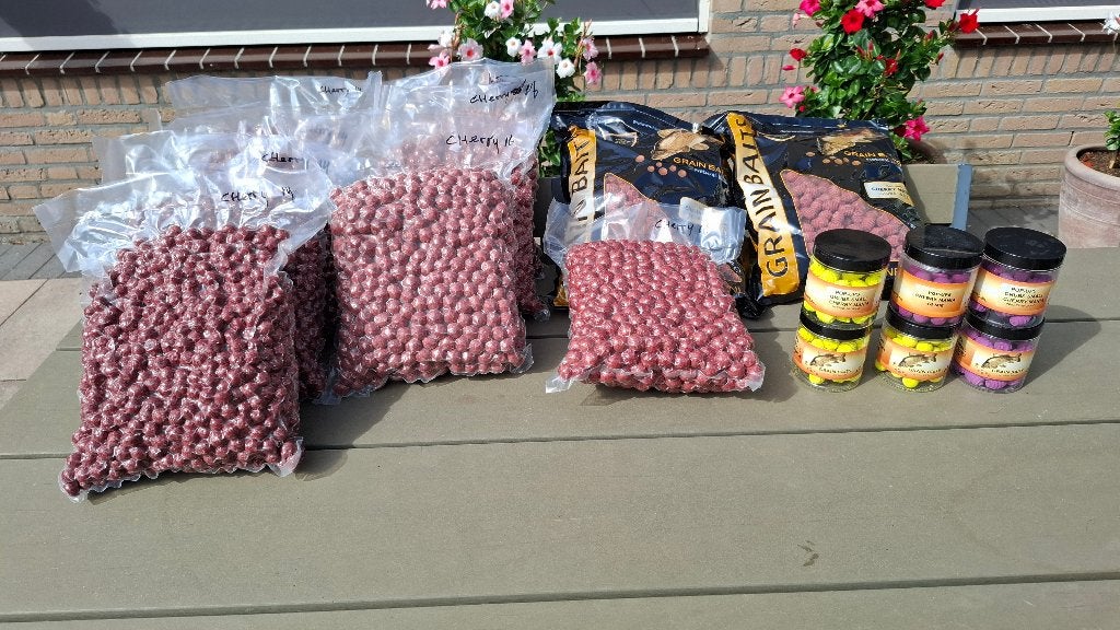 Te Koop 25 kg. Grainbaits Cherry Mania Boilies + pop-ups, Watersport en Boten, Ophalen, Nieuw, Overige typen