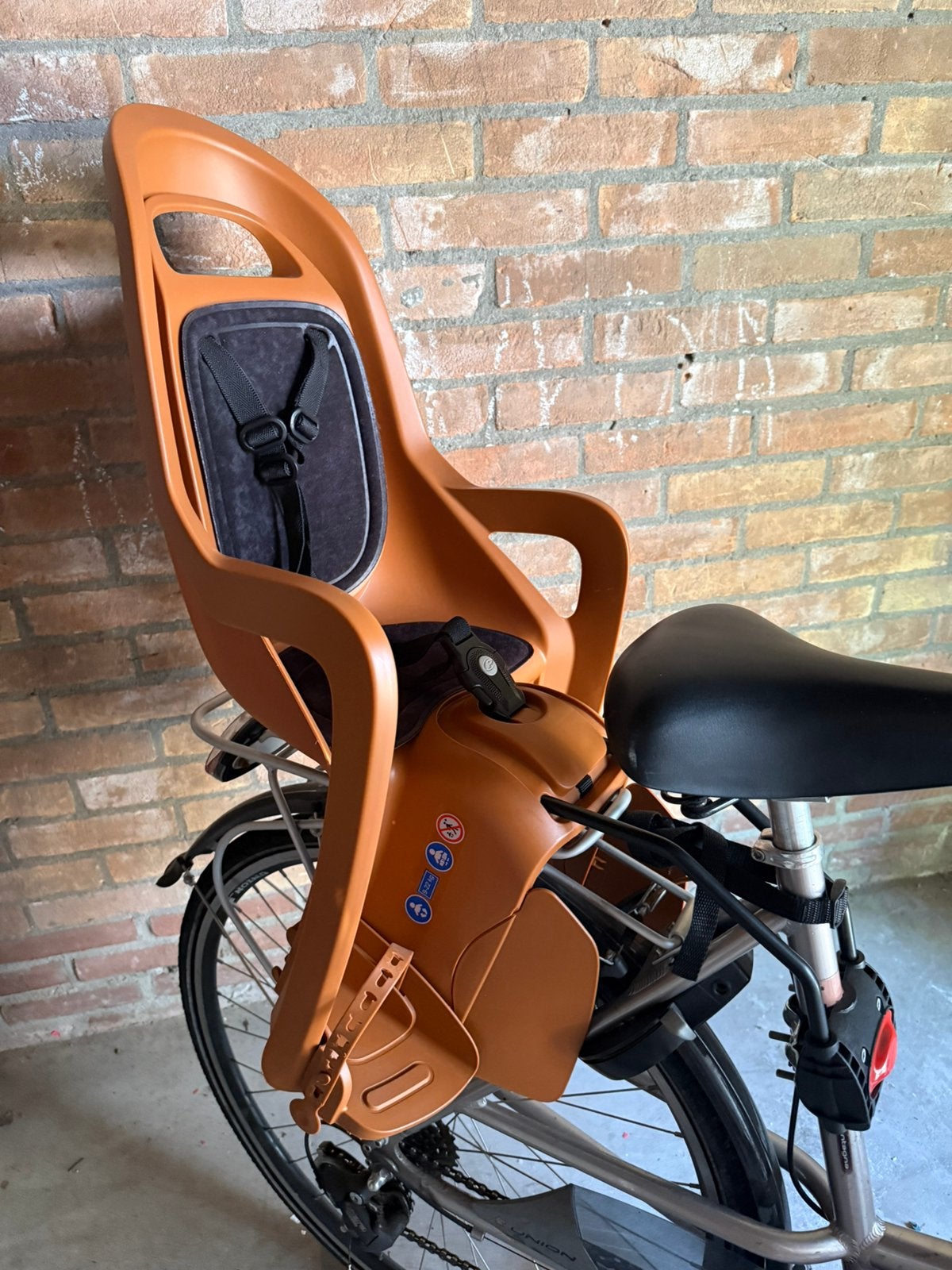Fietsstoeltje Polisport Move Groovy cognac bruin achterzitje, Ophalen, Achterzitje, Voetsteuntjes, Zo goed als nieuw
