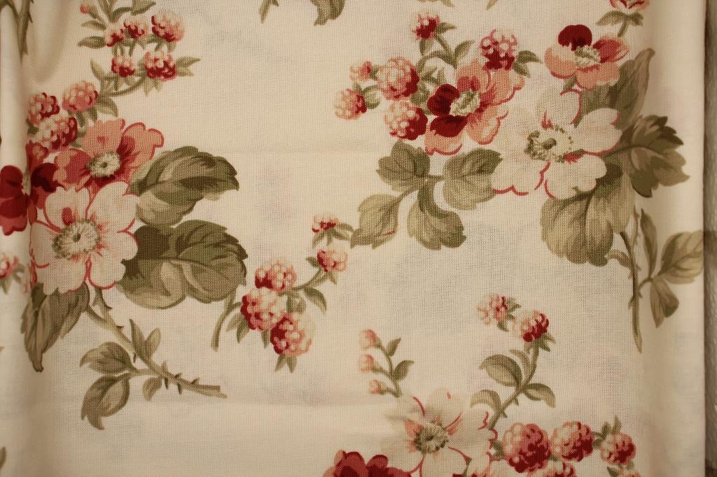 Coupon quilt 100% katoen stof - wit rood bloemen blad #3988, Wit, Nieuw, Ophalen of Verzenden, 30 tot 120 cm