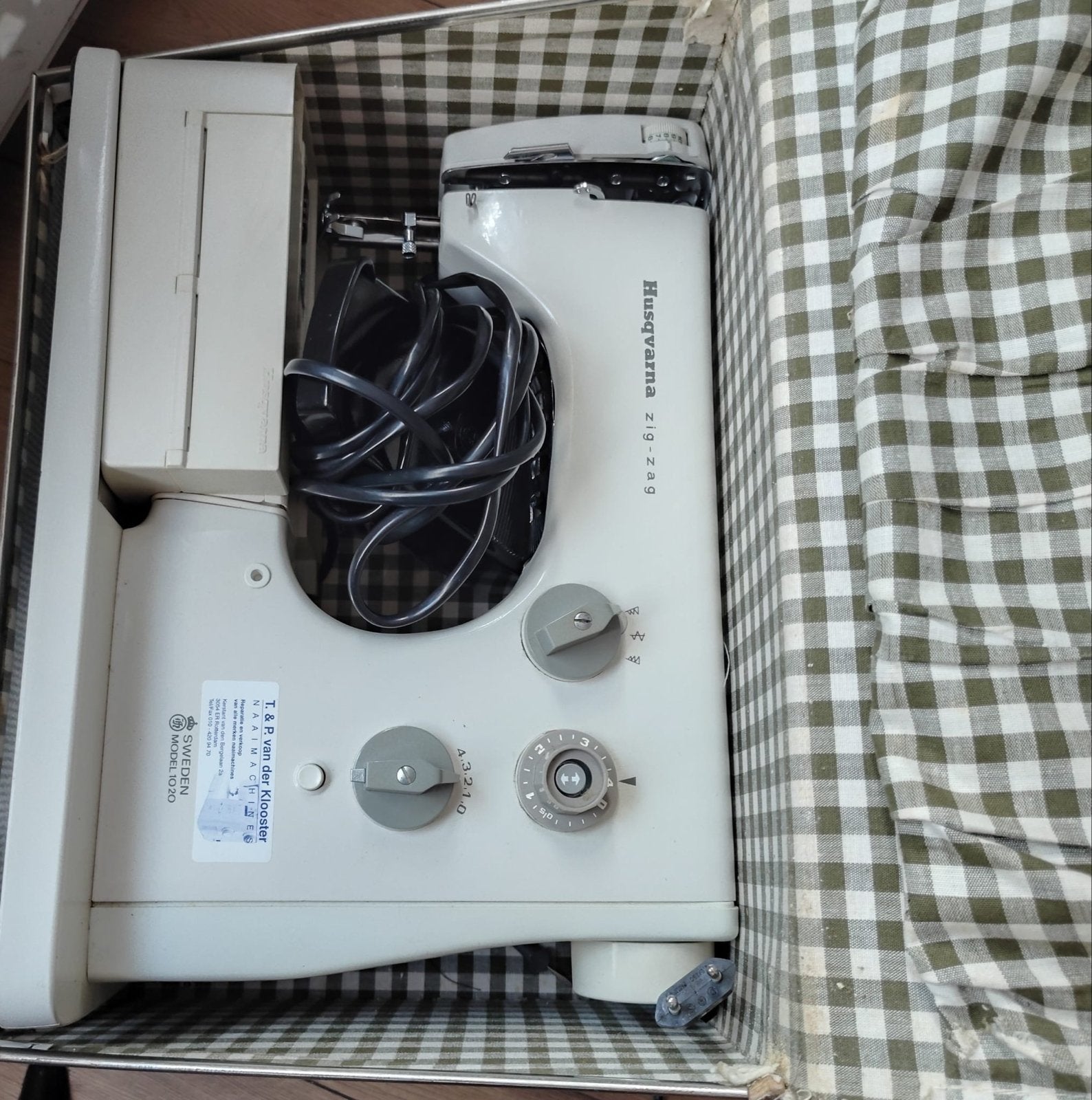 Husqvarna Zig Zag Naaimachine Model 1020, Ophalen of Verzenden, Gebruikt, Naaimachine, Husqvarna