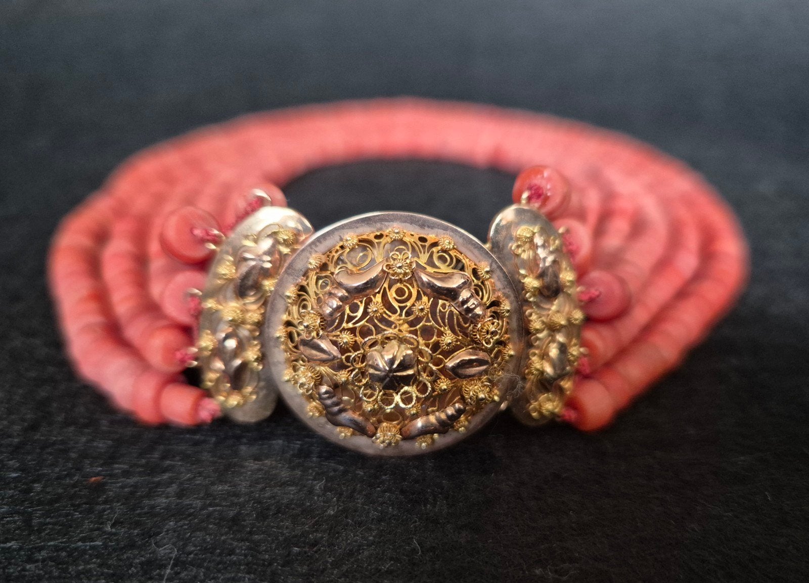 Bloedkoralen ketting, gouden slot 5 strengs Antiek Vintage, Ophalen, Gebruikt, Rood, Goud