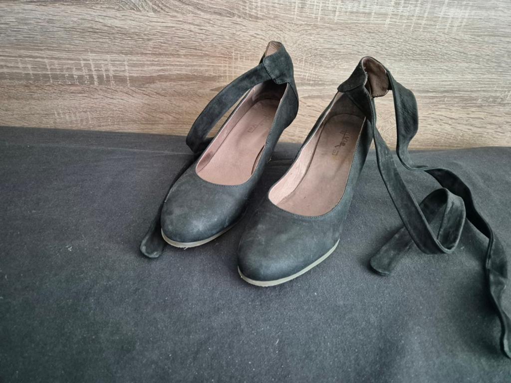 Schoenen 13 van 13, Via vai met linten, sleehak, maat 42, Kleding | Dames, Schoenen, Via Vai, Zwart, Overige typen, Ophalen of Verzenden