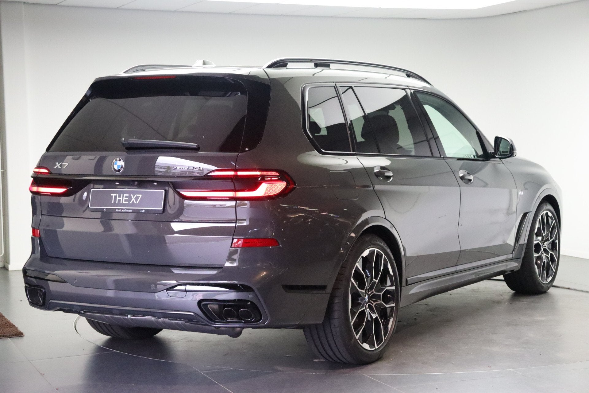BMW X7 xDrive40i M Sport Automaat / Panoramadak Sky Lounge /, Auto's, Automaat, Dealer onderhouden, Zwart, 7 stoelen