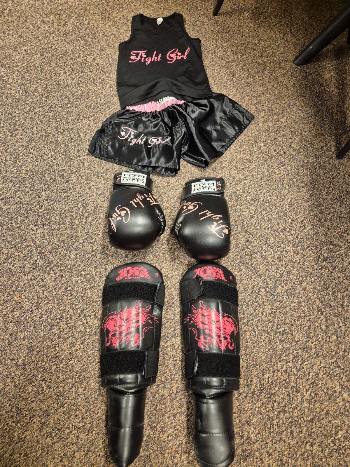 Kickboks set voor meisjes: kleding, handschoenen, scheenbes, Maat S, Ophalen of Verzenden, Gebruikt, Overige