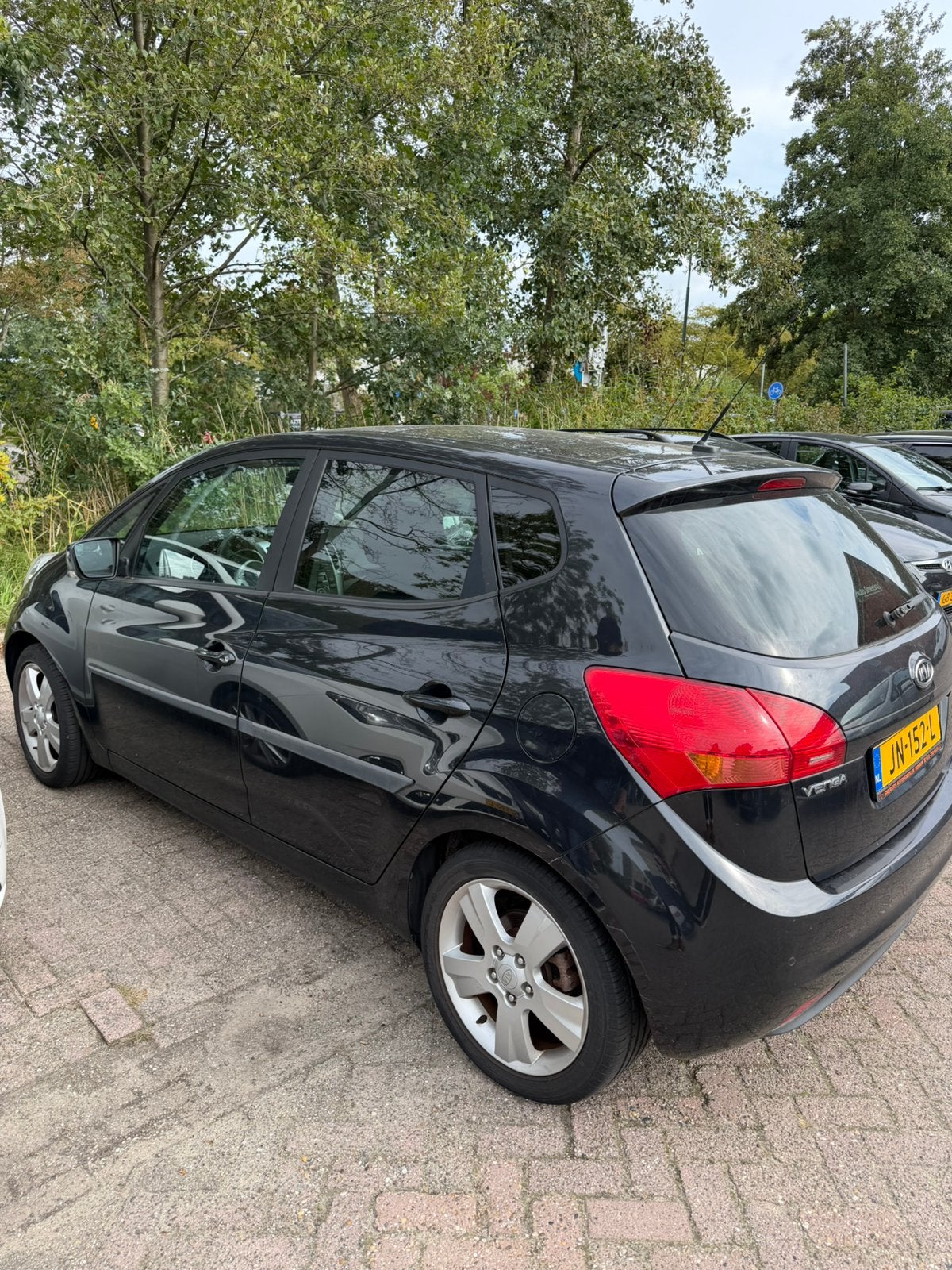 Kia Venga 1.6 Cvvt AUT 2011 Zwart automaat, Auto's, 125 pk, 1169 kg, 1591 cc, 4 cilinders