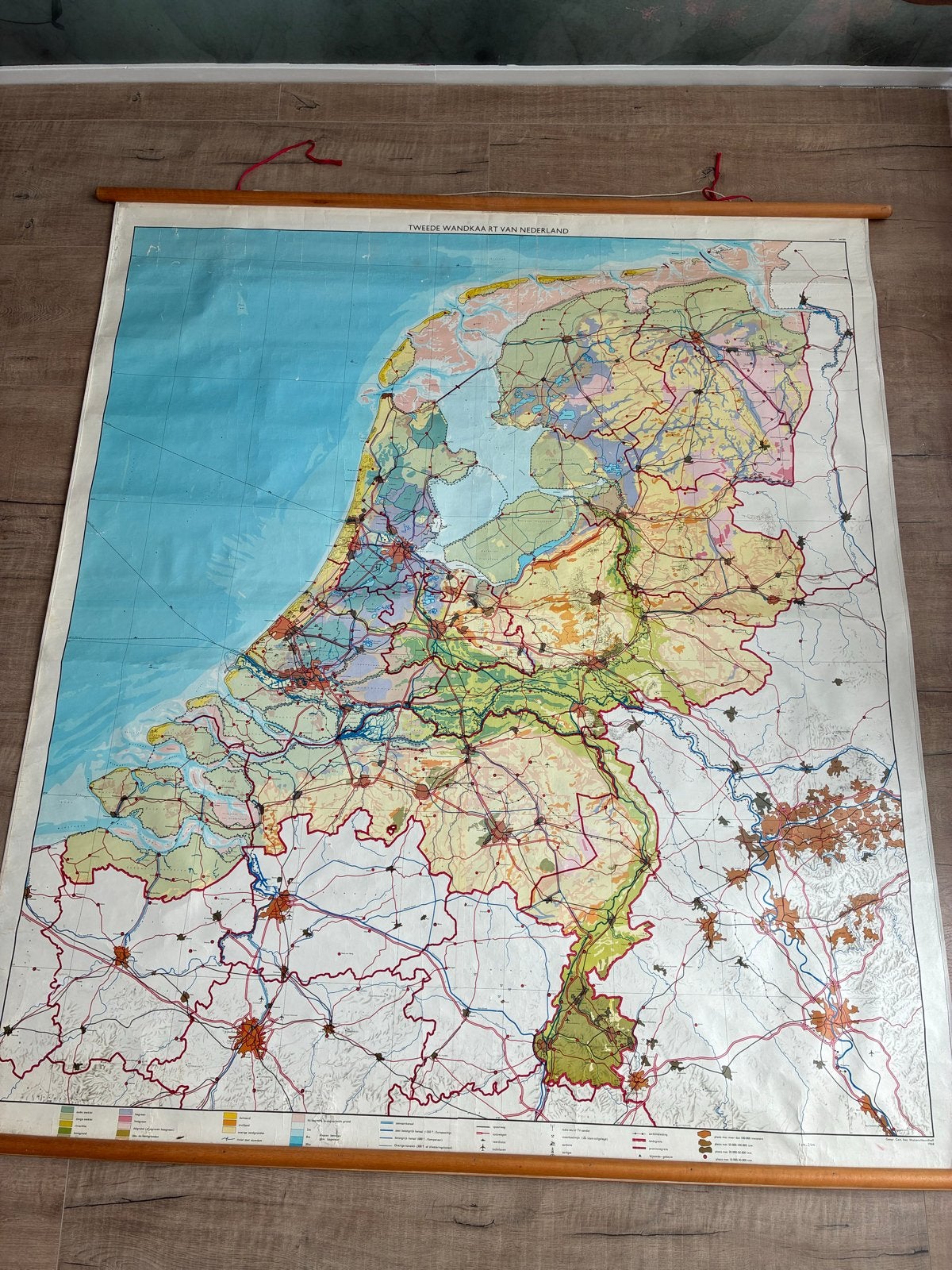 Grote wandkaart van Nederland - Tweede editie 175x155, Gelezen, Ophalen of Verzenden, Landkaart, 1800 tot 2000