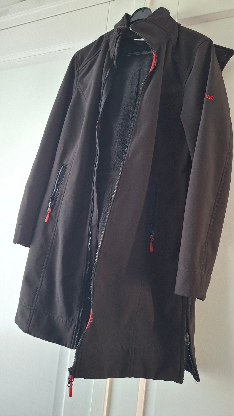 Zwarte regenjas Bonprix met afneembare capuchon, maat 42, Bonprix, Zwart, Maat 42/44 (L), Ophalen of Verzenden