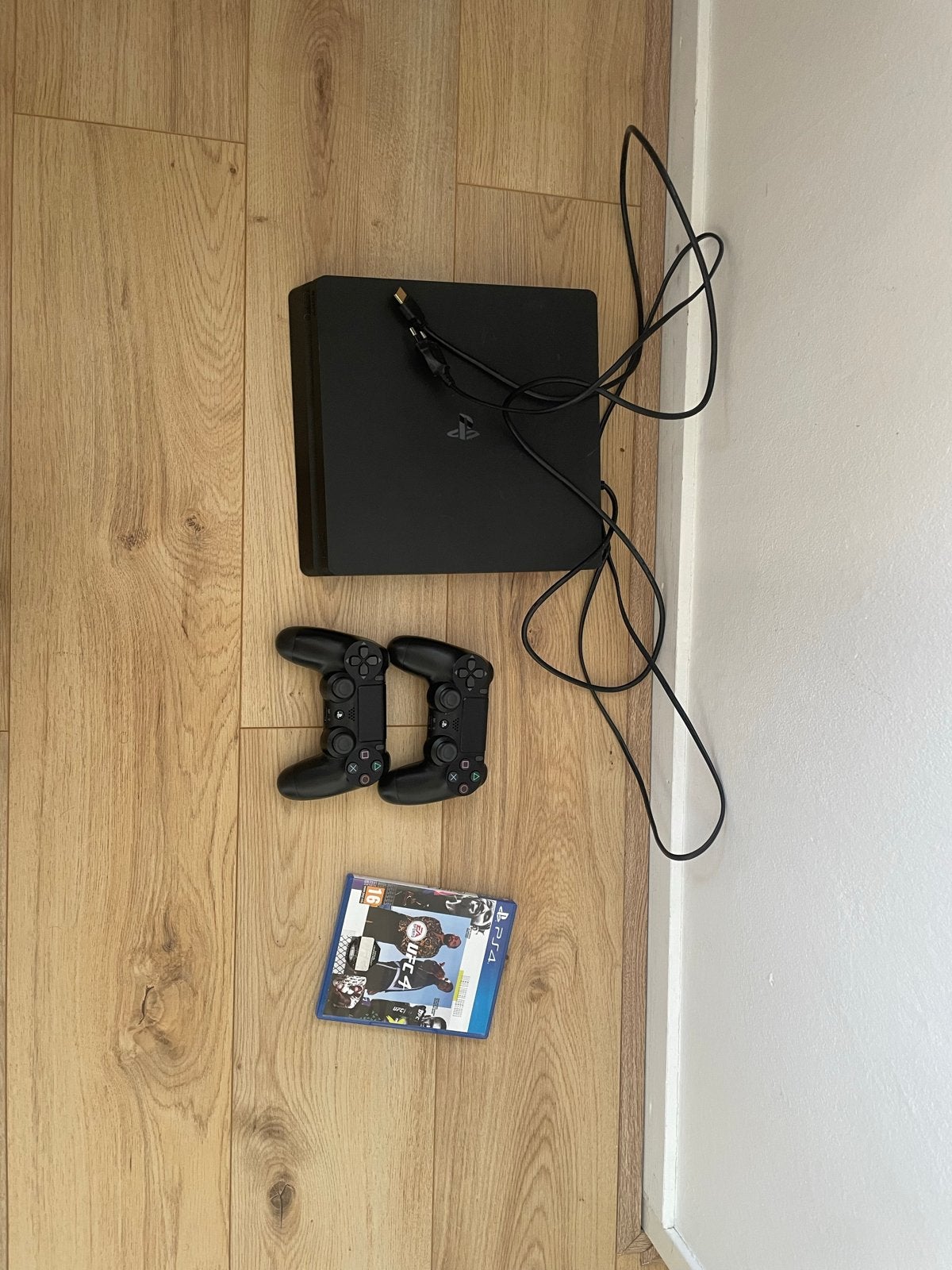 PS4 met 2 controllers en games, Spelcomputers en Games, Spelcomputers | Sony PlayStation 4, Ophalen, Met games, Met 2 controllers