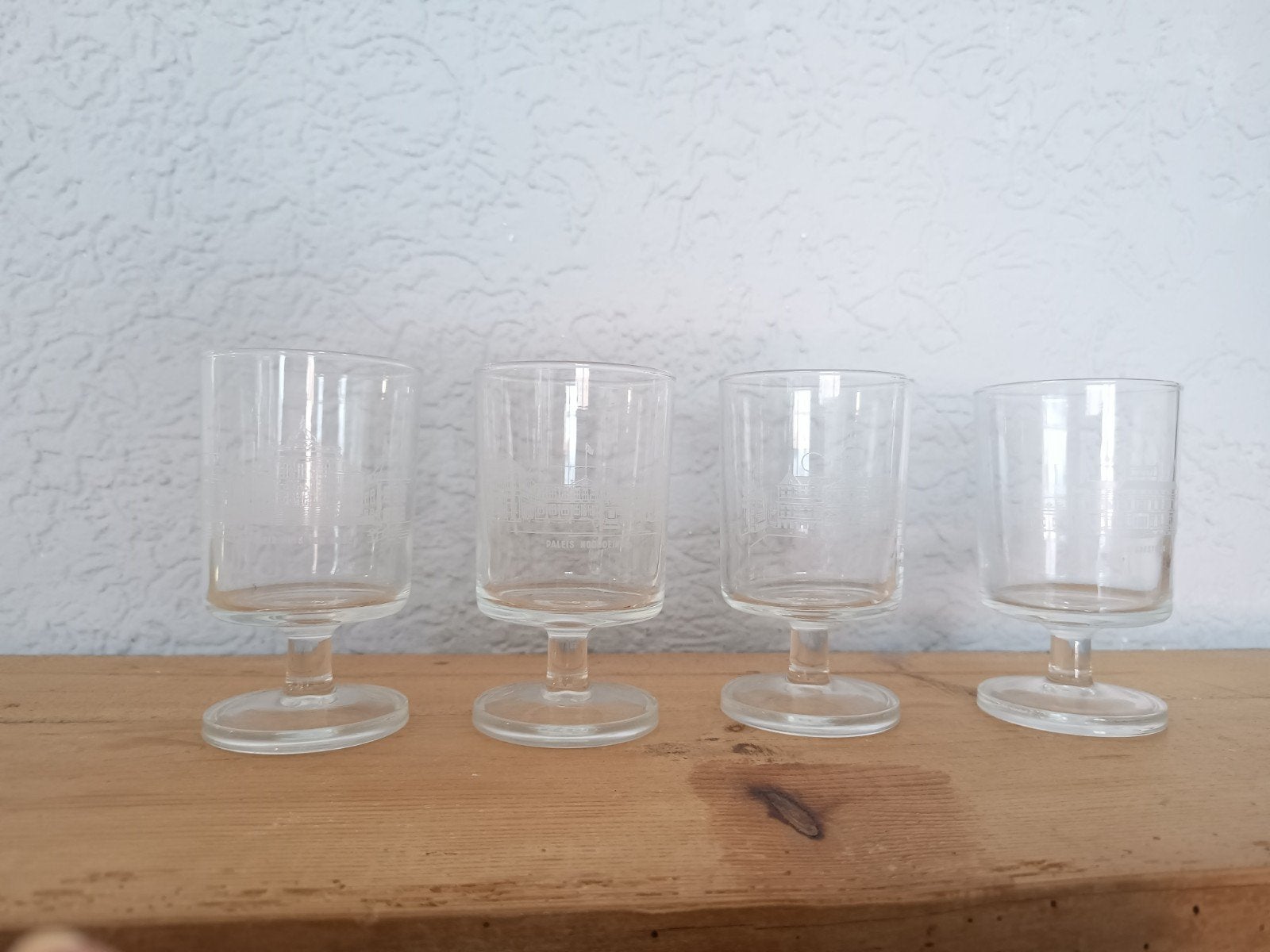 4 voet glazen met Nederlandse paleizen, Ophalen of Verzenden, Zo goed als nieuw, Borrel- of Shotglas
