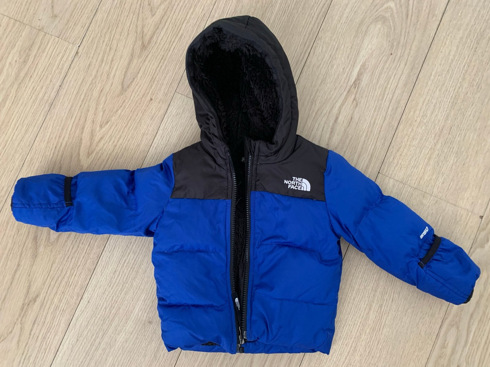 The North Face 550 Puffer Jas Blauw Zwart Kinderen van, Kinderen en Baby's, Babykleding | Maat 86, Ophalen of Verzenden, Zo goed als nieuw