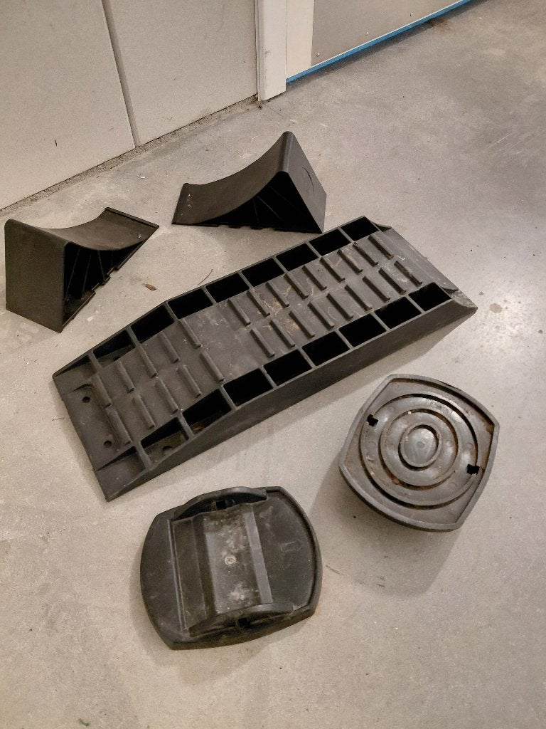 Stelblok pootplaatjes en wielkeggen voor caravan, Ophalen of Verzenden, Gebruikt