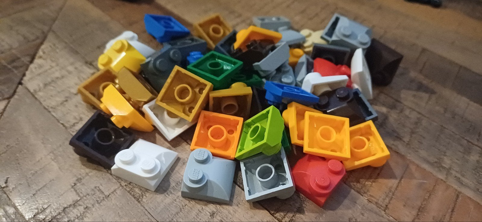 50x Lego Curved Slope 2x2 with studs - Diverse kleuren, Ophalen of Verzenden, Gebruikt, Lego