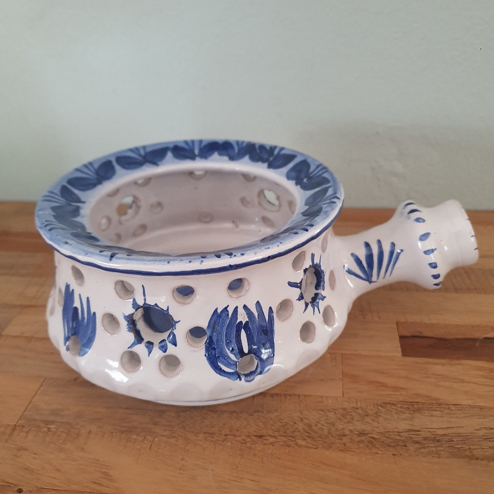 Handgemaakt keramisch warmhoudstoofje (fyrfadsstage ), Antiek en Kunst, Ophalen of Verzenden