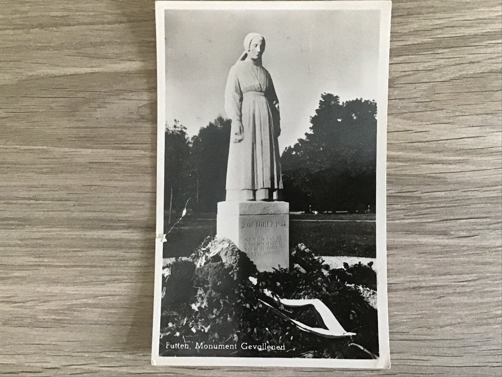 Oude Ansichtkaart Putten Monument Gevallenen 1940-1960, Verzamelen, Ansichtkaarten | Nederland, Ophalen of Verzenden, 1940 tot 1960