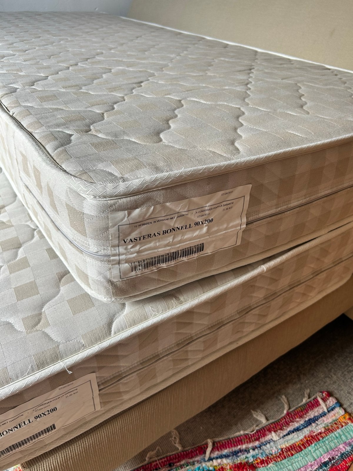 Twee 1 persoon boxsprings beige 90x200 cm, Ophalen, 90 cm, Tweepersoons, Zo goed als nieuw