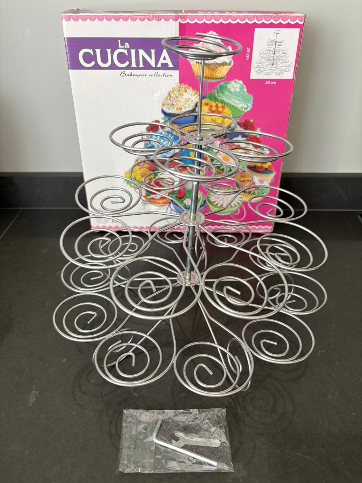 La cucina cupcake etagère voor 23 stuks, als nieuw!, Ophalen of Verzenden, Zo goed als nieuw, Cupcakes, Overige typen