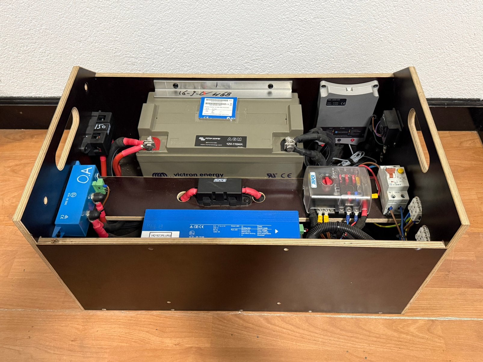 Victron alles in één box | Inverter 1200watt | accu 110ah, Ophalen, Gebruikt