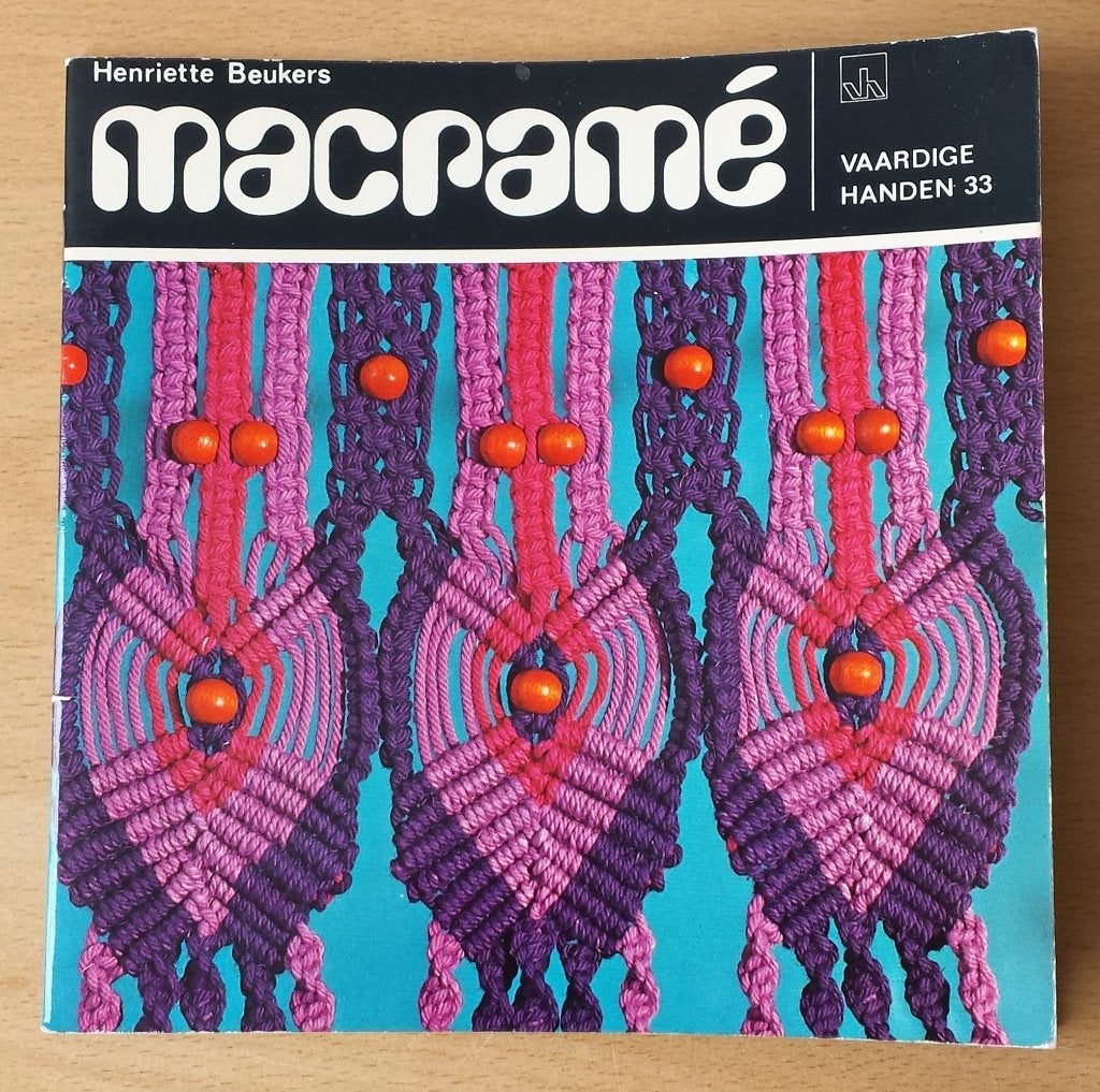 Macramé - Henriette Beukers - 1971, Boeken, Hobby en Vrije tijd, Ophalen of Verzenden, Gelezen, Overige onderwerpen