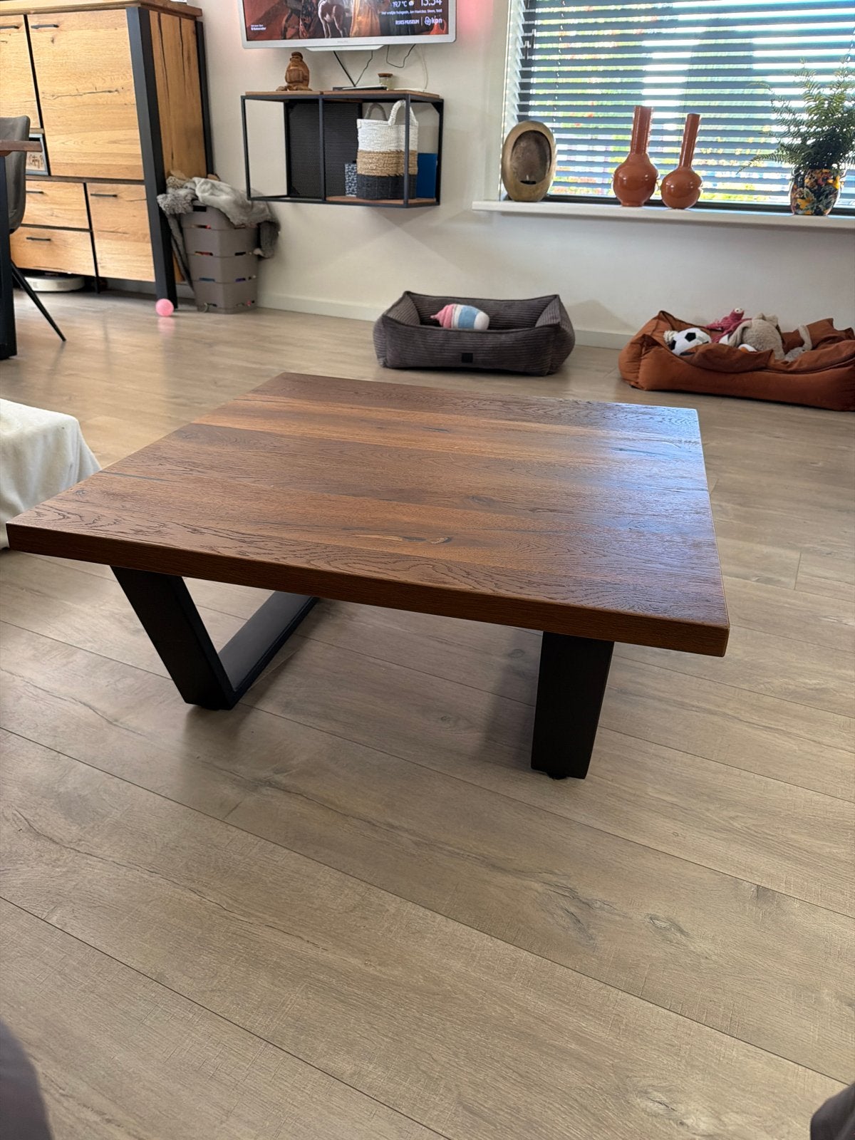 Robuuste eikenhouten salontafel met metalen onderstel, Ophalen, 100 tot 150 cm, 50 tot 100 cm, Zo goed als nieuw