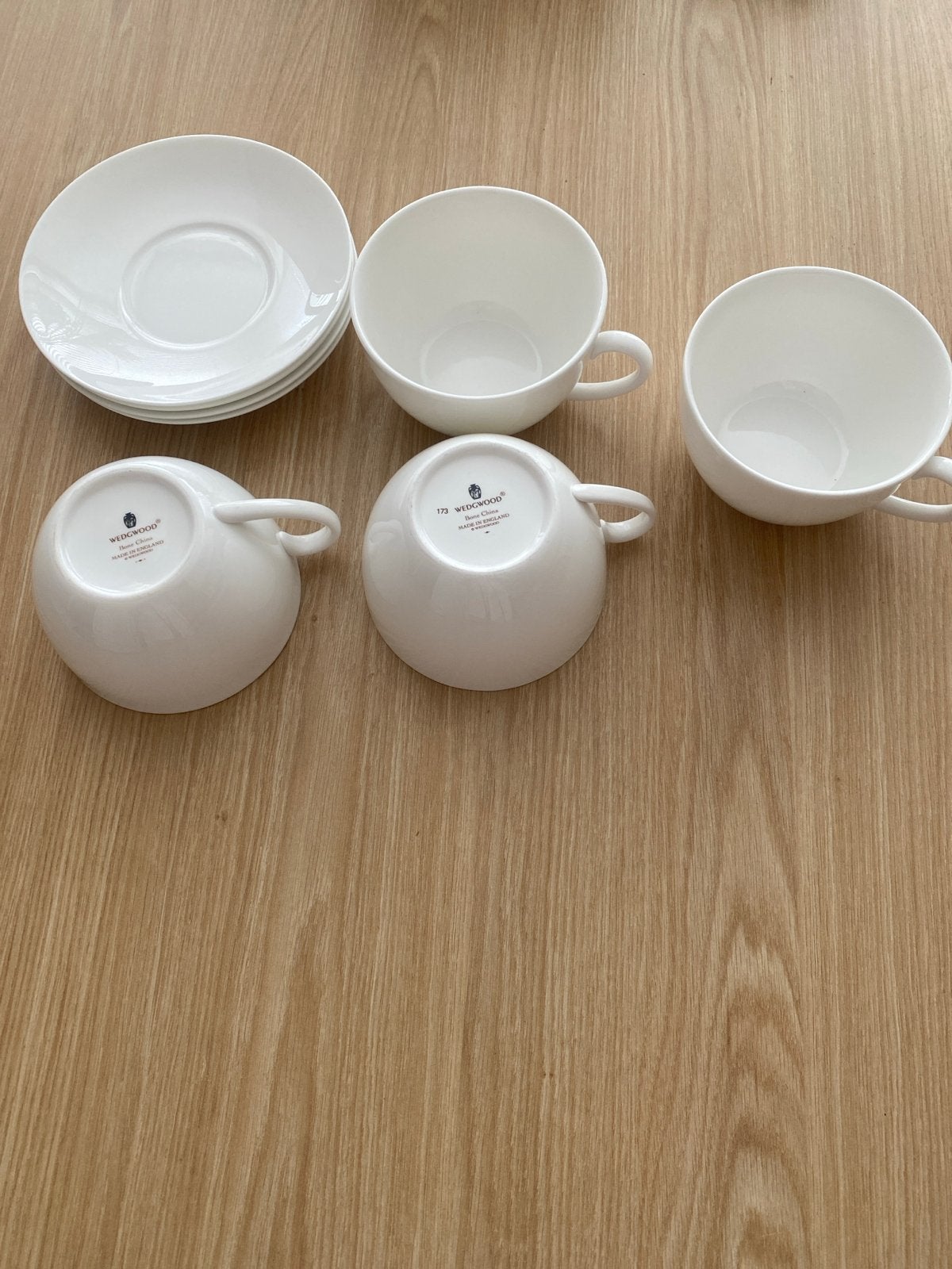 Wedgwood servies: 4 kopjes en 4 schotels, Huis en Inrichting, Keuken | Servies, Ophalen, Klassiek, Zo goed als nieuw, Kop(pen) en/of Schotel(s)
