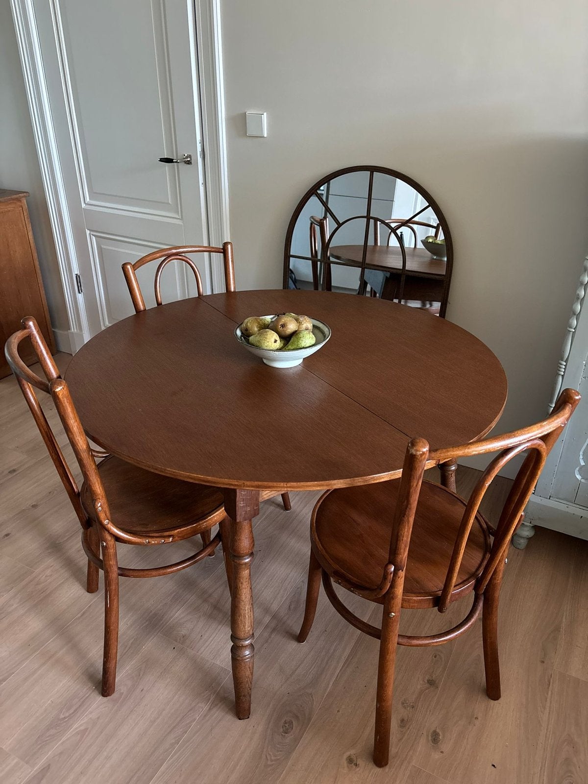 Uitschuifbare eettafel (110cm) met 3 bistro stoelen, Ophalen, Gebruikt, 100 tot 150 cm, Rond