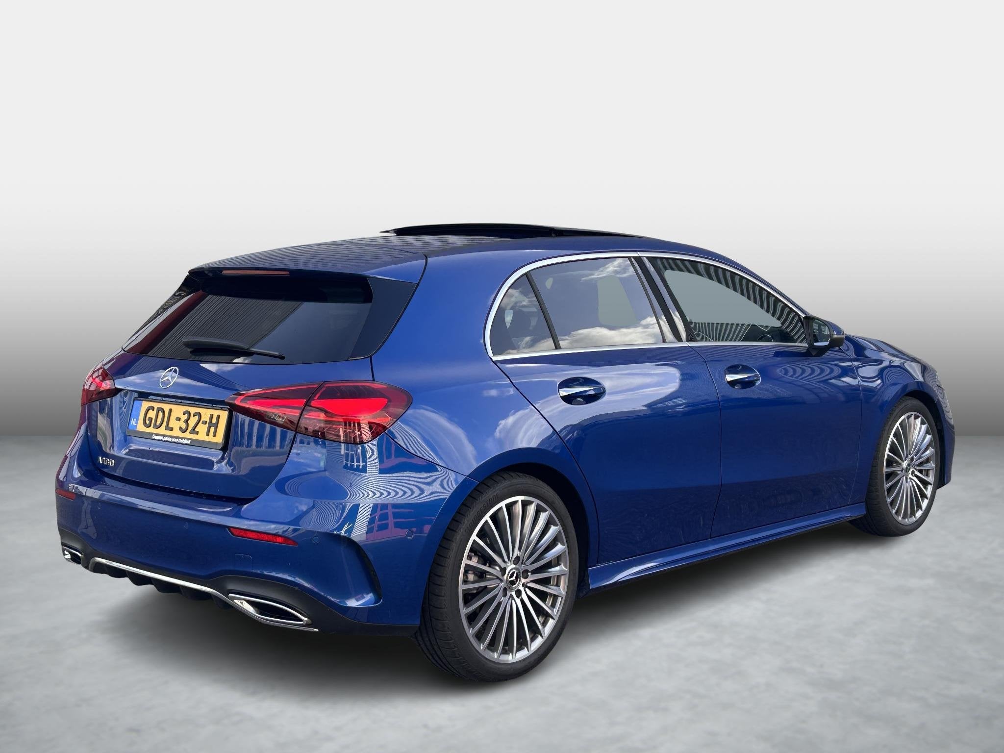 Mercedes-Benz A-klasse 180 Star Edition AMG | Panoramadak |, Gebruikt, 4 cilinders, Origineel Nederlands, A-Klasse