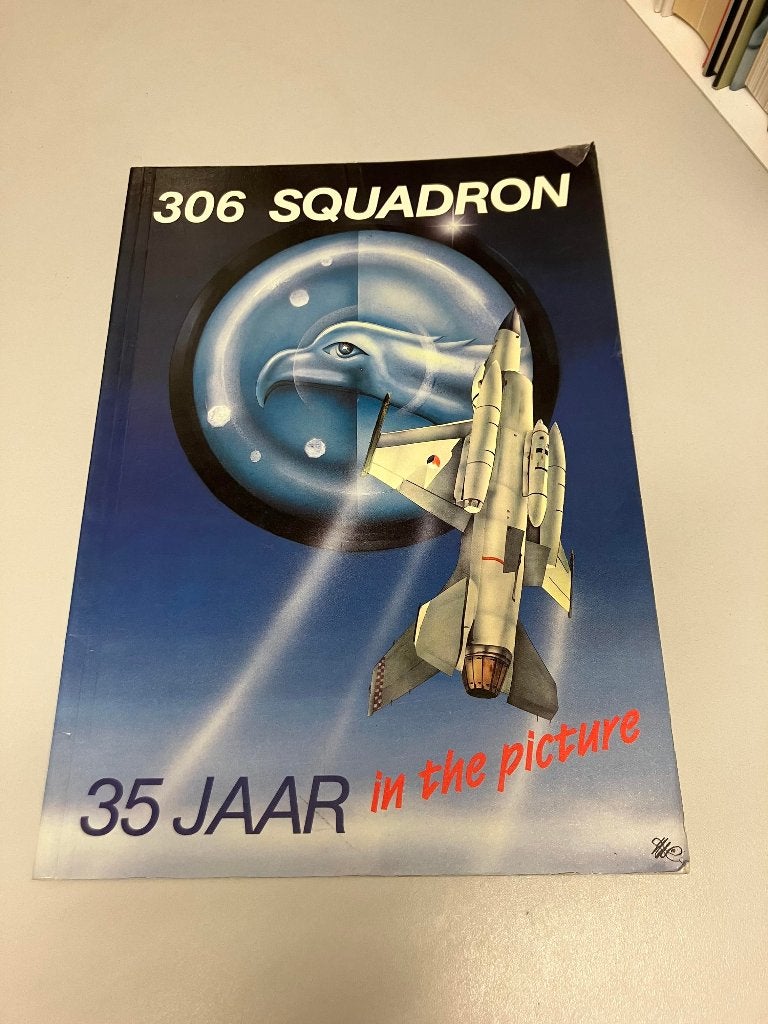 306 Squadron 35 jaar in the picture, Ophalen of Verzenden, 1945 tot heden, Luchtmacht, Onbekend