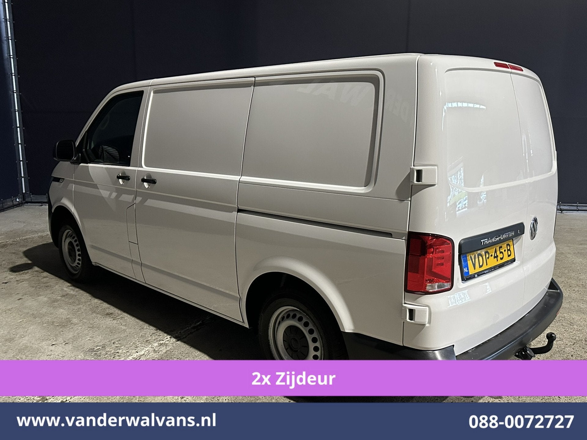 Foto 2 van Volkswagen Transporter 2.0 TDI 150pk L1H1 Inrichting Euro6 A