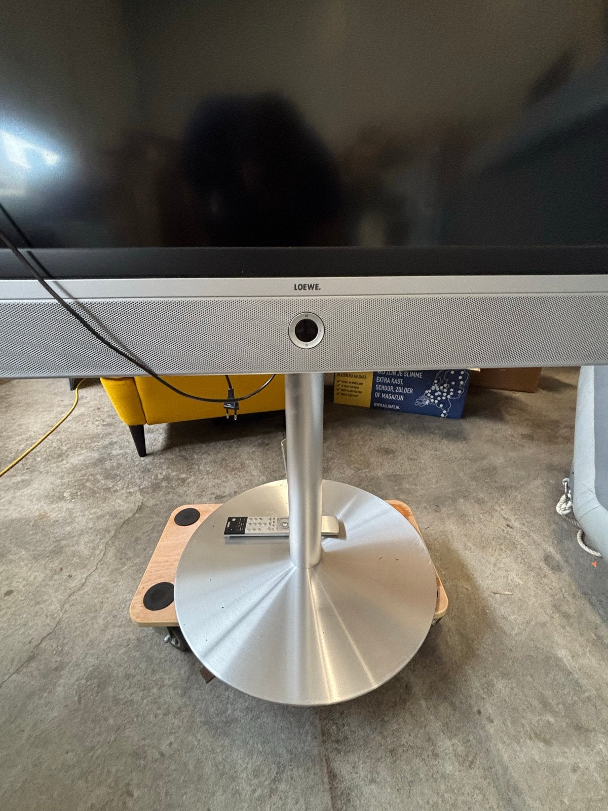 Loewe TV met standaard - Goede staat, Gebruikt, 50 Hz, 80 tot 100 cm, Ophalen