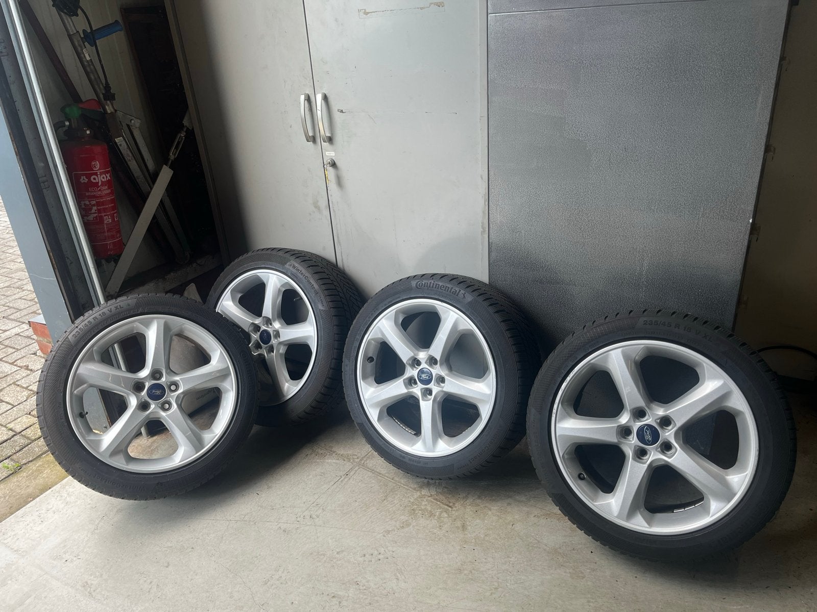 Ford Velgen met Continental Winterbanden 235/45 R18, Auto-onderdelen, Banden en Velgen, 18 inch, Gebruikt, Banden en Velgen, 235 mm