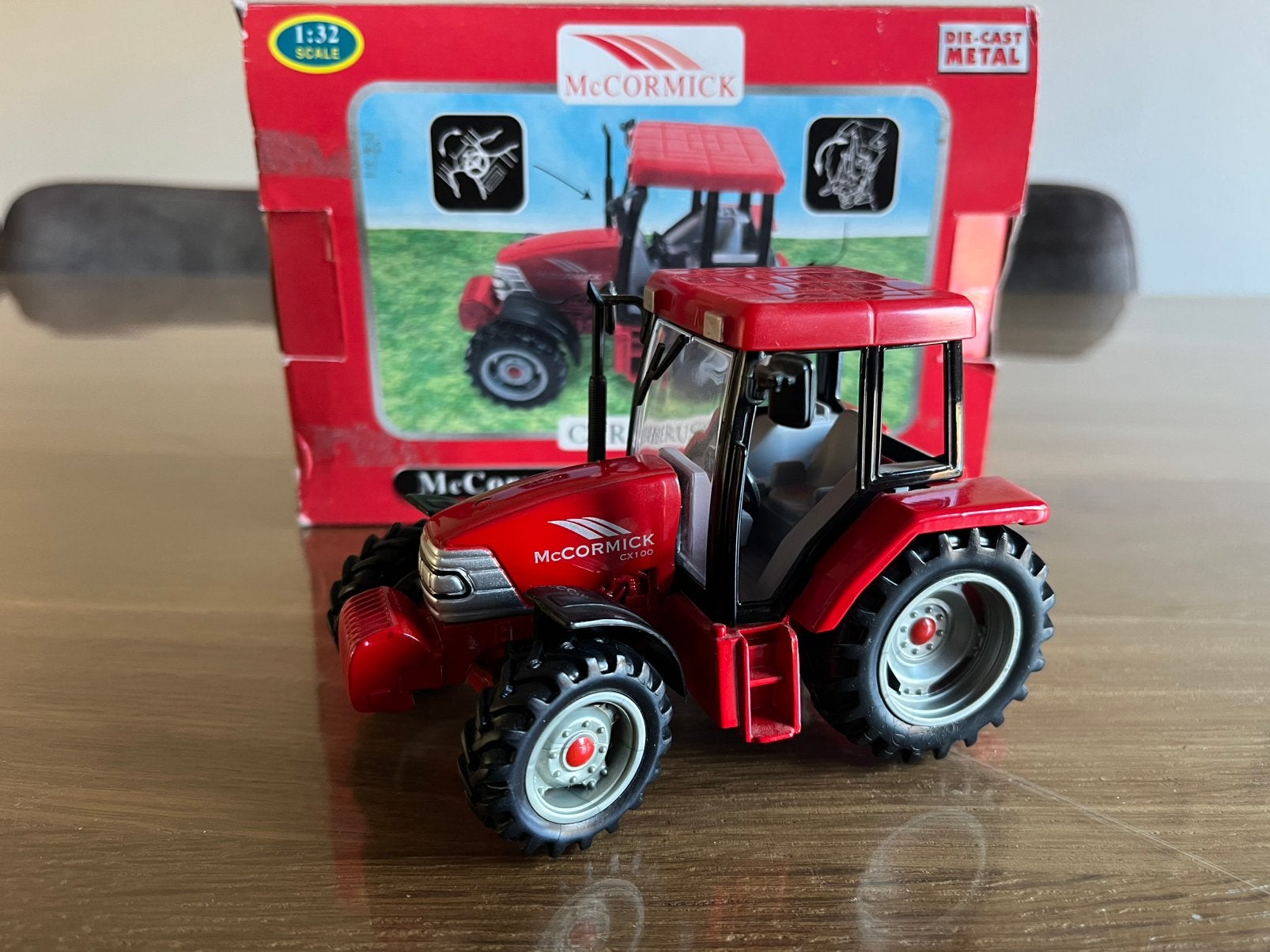 Mc Cormick CX 100 tractor Cerberus, Hobby en Vrije tijd, Modelauto's | 1:32, Nieuw, Tractor of Landbouw, Overige merken, Ophalen of Verzenden