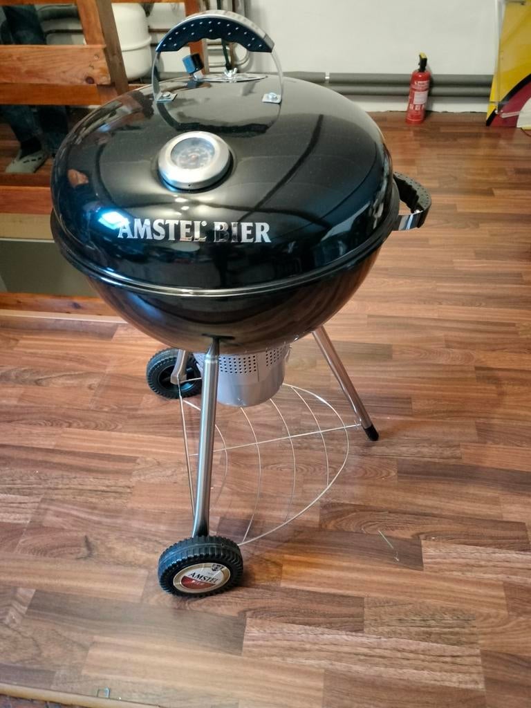 Nieuwe Amstel Bier BBQ - Compacte houtskoolbarbecue, Tuin en Terras, Houtskoolbarbecues, Ophalen of Verzenden, Gebruikt, Amstel