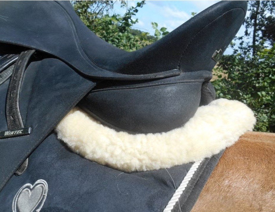 Lamswollen zadelonderlegger, Dieren en Toebehoren, Paarden en Pony's | Dekens en Dekjes, Gebruikt, Overige merken, Ophalen of Verzenden