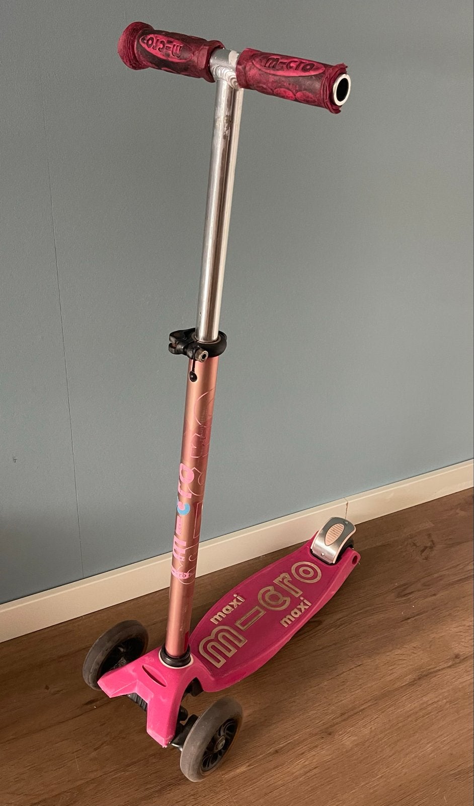 Roze Micro Maxi step met één werkende LED wiel - gebruikt, Ophalen of Verzenden, Gebruikt, Gewone step