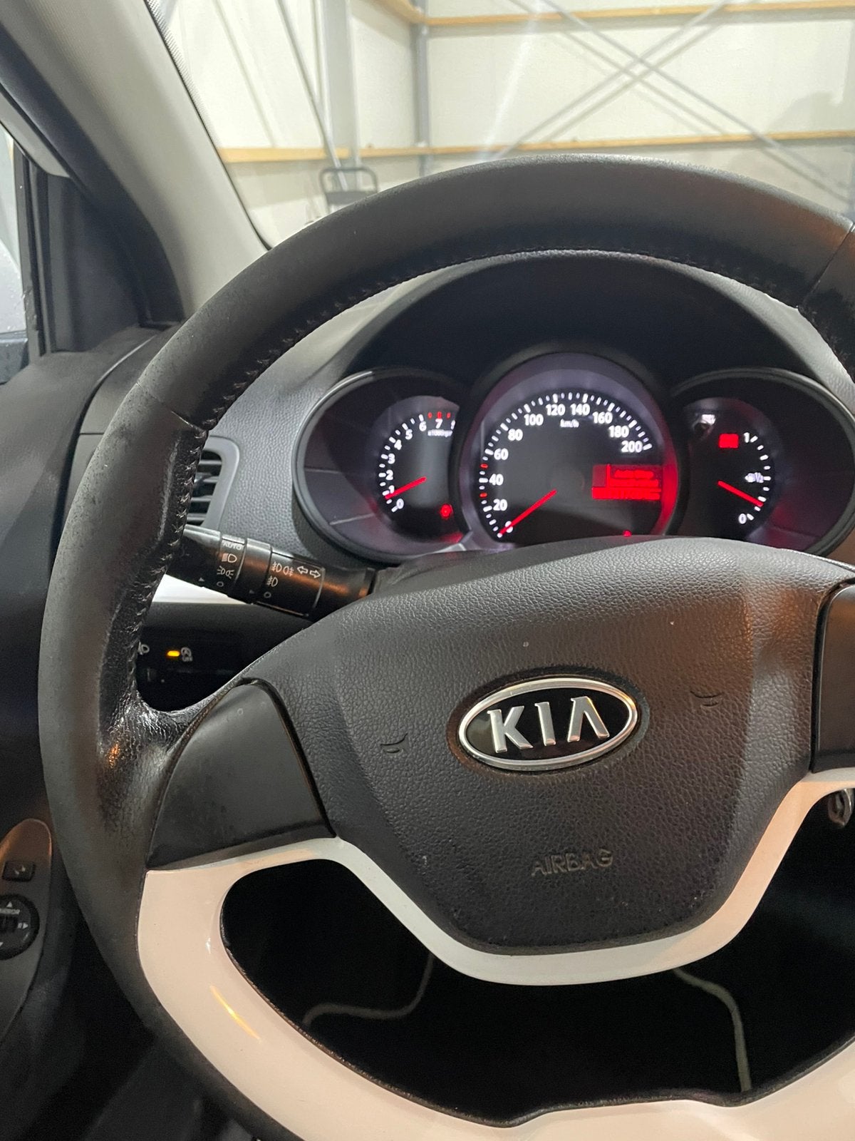 Foto 7 van Kia Picanto 1.2 Cvvt 3-DRS 2012 Wit